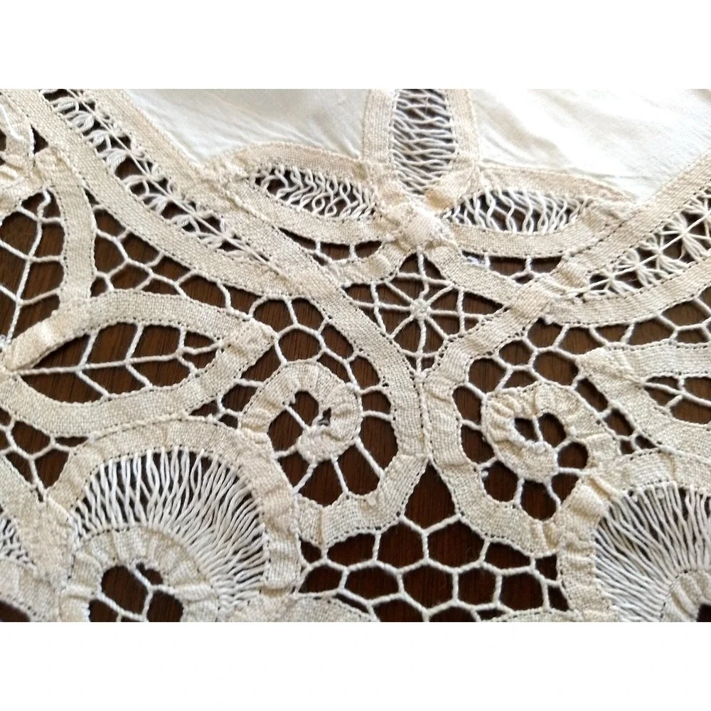 Vintage Madeira Lace Tablecloth 128